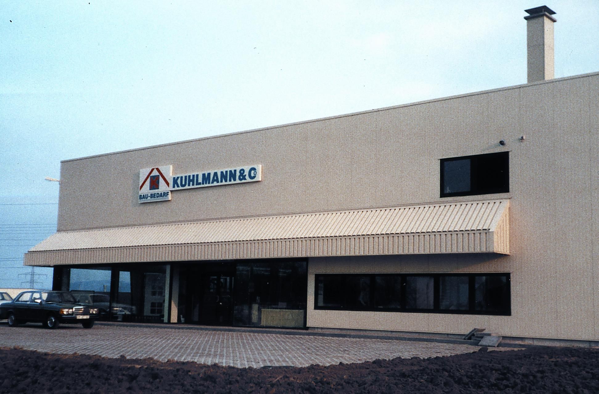Flachbau mit Kuhlmann-Schriftzug, 1982