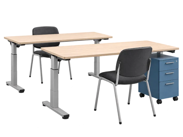 KI-Illustration von zwei Lernarbeitsplätzen mit Arbeitstischen, Stühlen und Stauraum